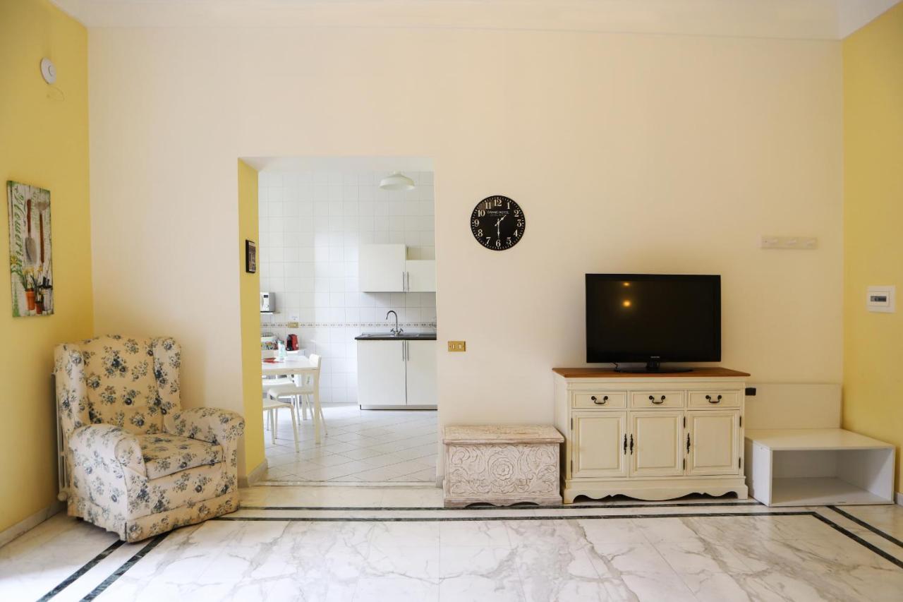 Piazza Dante Suites By Wonderful Italy Наполи Екстериор снимка