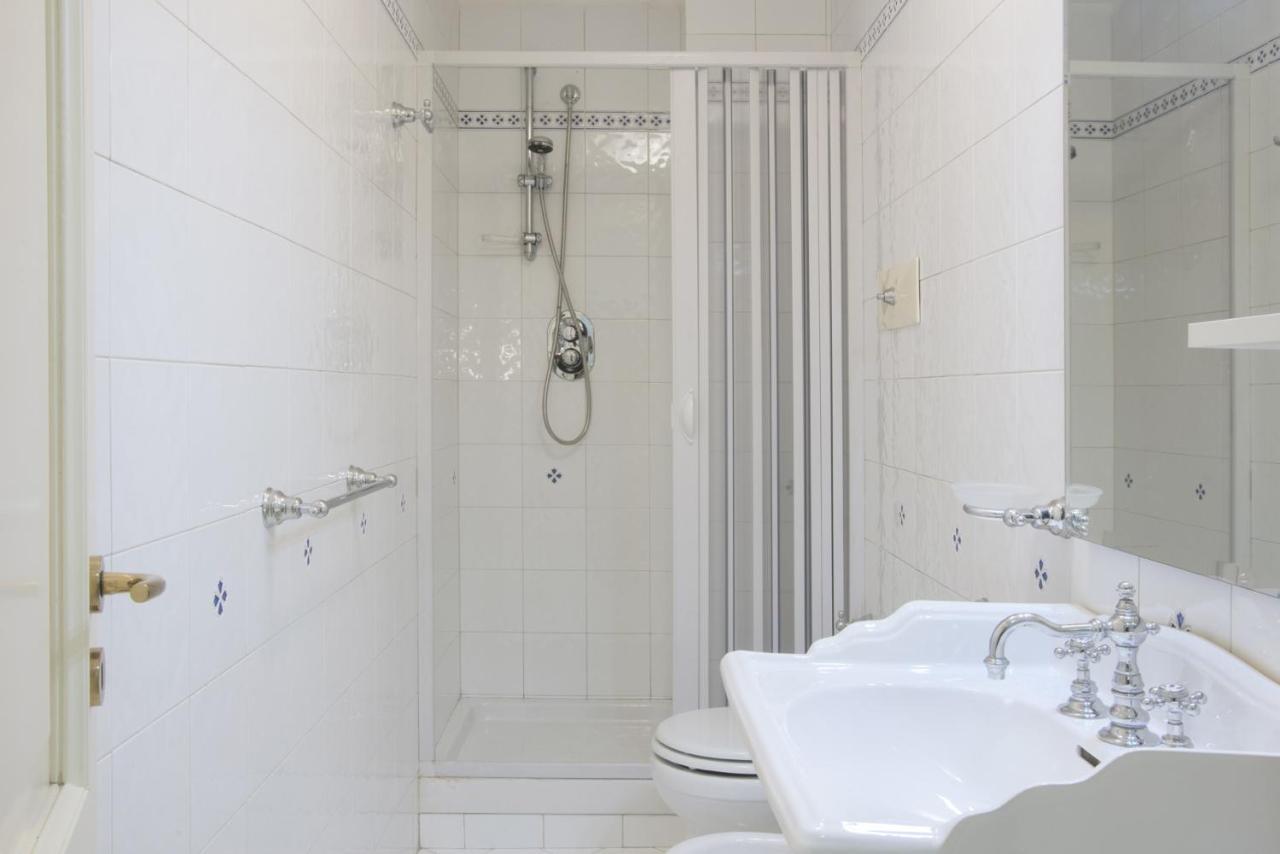 Piazza Dante Suites By Wonderful Italy Наполи Екстериор снимка