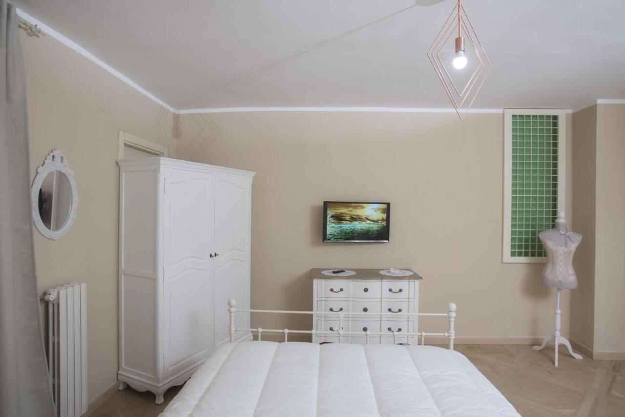 Piazza Dante Suites By Wonderful Italy Наполи Екстериор снимка