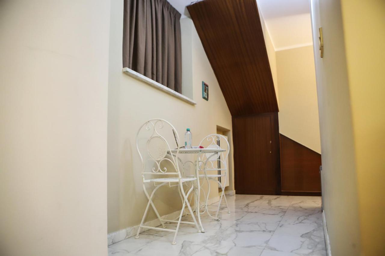 Piazza Dante Suites By Wonderful Italy Наполи Екстериор снимка